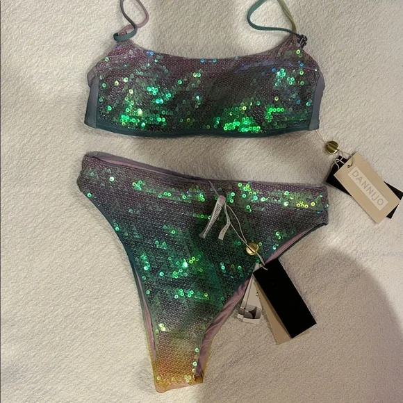 NWT Dillard’s x Dannijo shimmery bikini set size XS TOP/ S BOTTOM